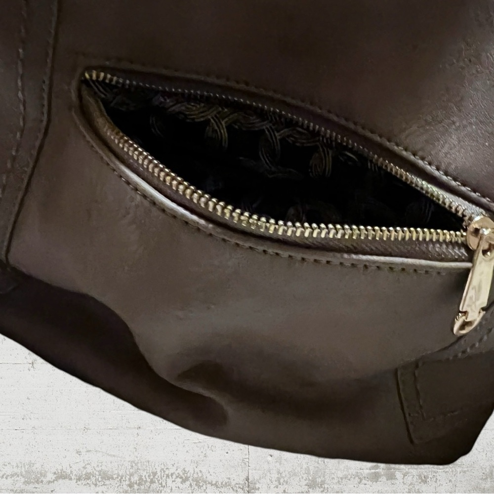 Miztique PU handbag EUC. Versatile styling and craftsmanship. Very luxurious! - Picture 6 of 10
